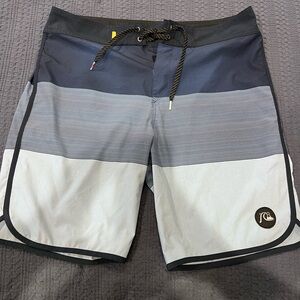 Quiksilver Men's Blue Swim Shorts Size 33